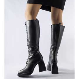 Bottes isolées noires avec un énorme talon Nova le noir 2