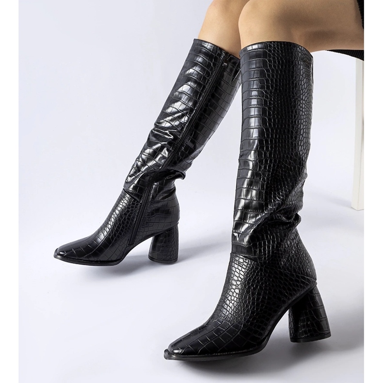 Bottes noires décorées du gaufrage Council 1