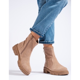 Bottines en daim beige avec fermeture éclair décorative par Vinceza 3