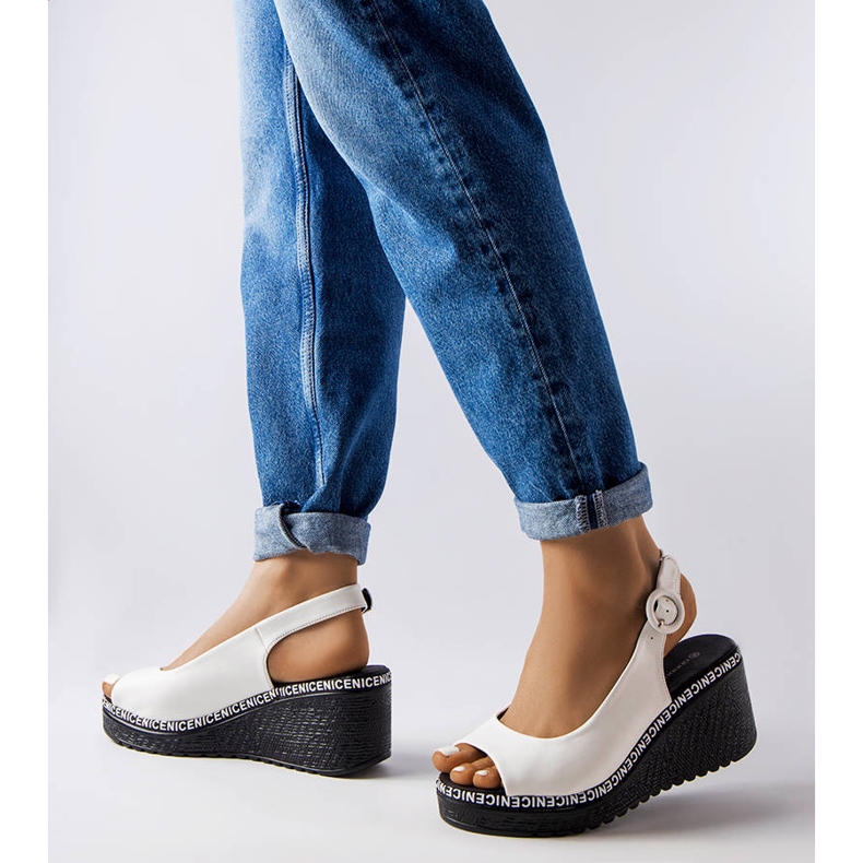 Sandales compensées blanches Elda 1