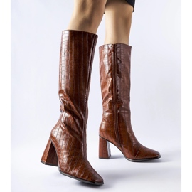Bottes à talons hauts isolées marron par Ferruccio brun 1
