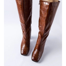Bottes à talons hauts isolées marron par Ferruccio brun 2