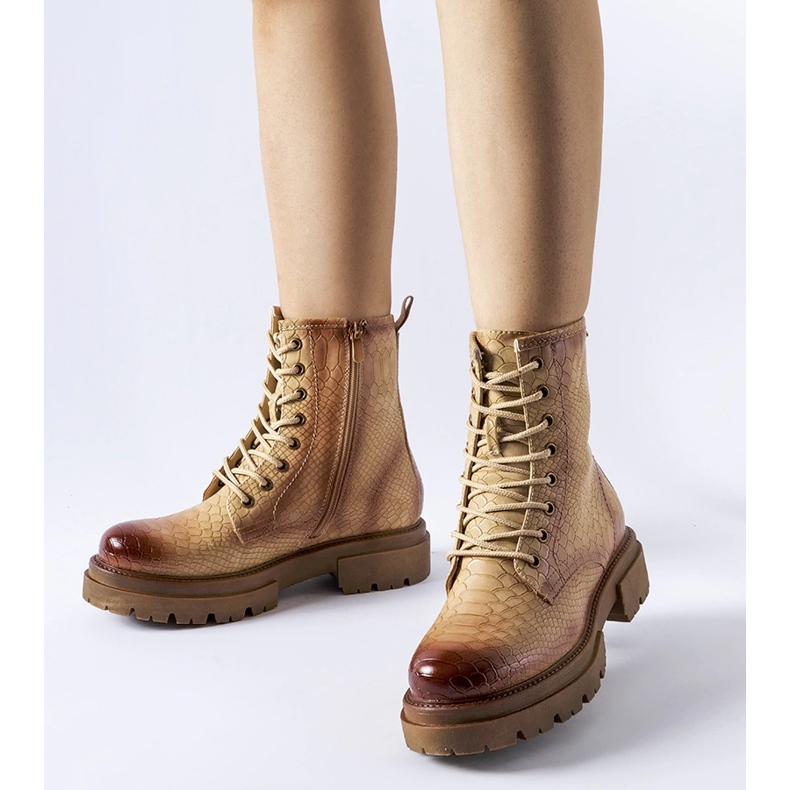 Bottes beige foncé à imprimé animal de Suviana 1