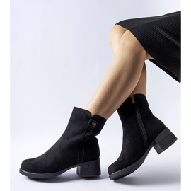 Bottes isolées noires par Faustin le noir 1