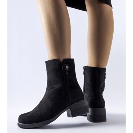 Bottes isolées noires par Faustin le noir 2