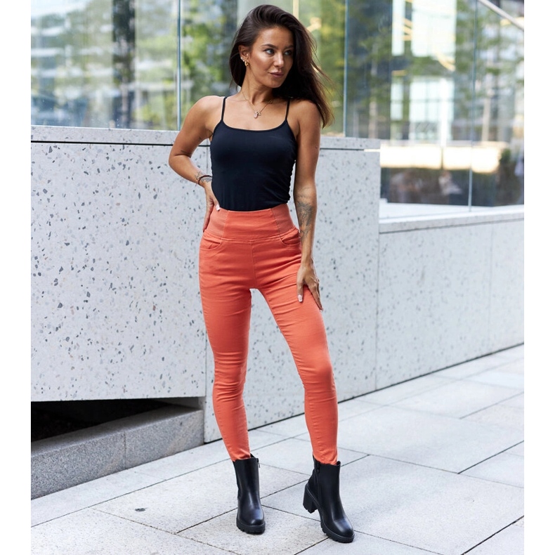 Bottines à talons hauts Caio classiques isolées noires 1