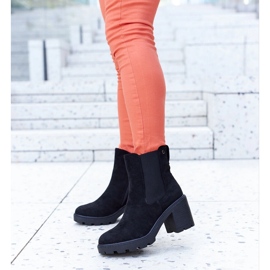Bottines isolées noires en éco-daim par Caio le noir 3