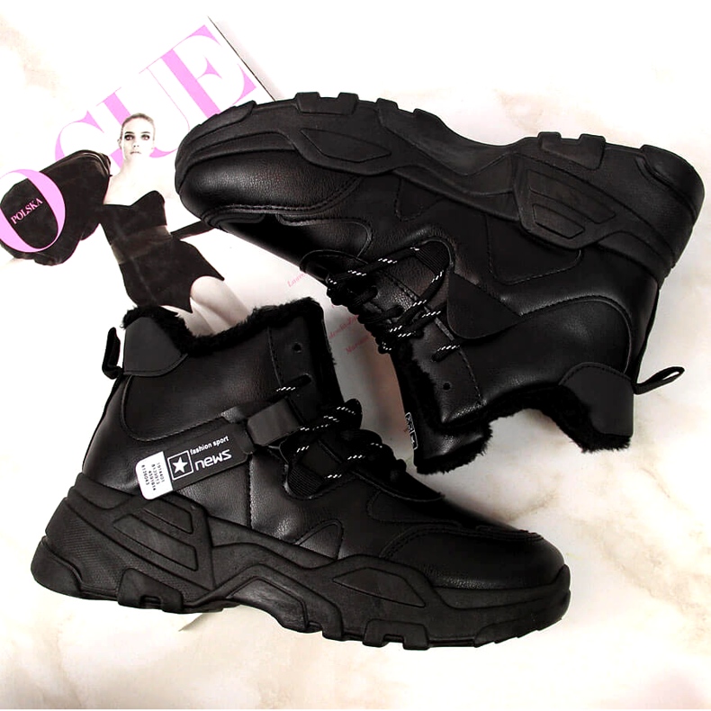 News Baskets isolées pour femmes, bottes de neige noires 2