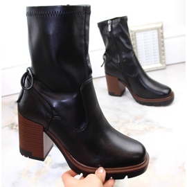 Bottines femme à talon haut et plateforme, isolées noires Potocki SZ12258 1