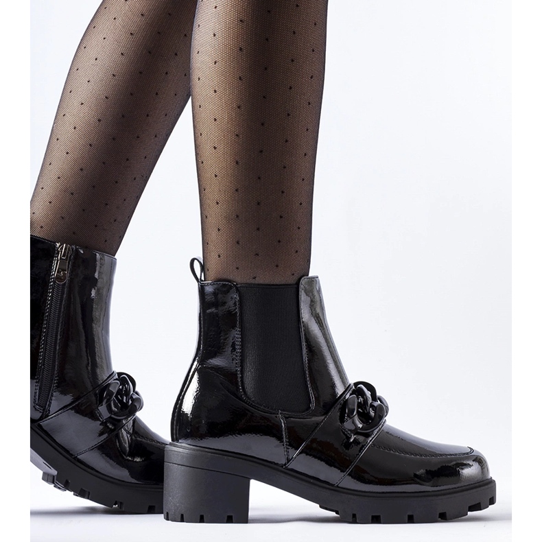 Bottines isolées en cuir verni noir avec boucle 1
