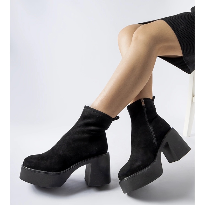 Bottines en éco-suède massives noires 1