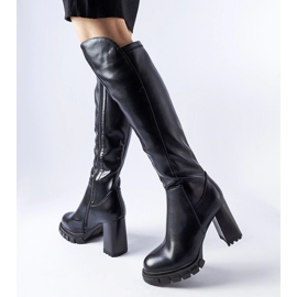 Bottes noires longues et chaudes à talons hauts 1