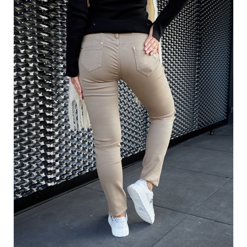 Baskets en cuir blanc sur la plateforme blanche 2