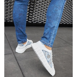 Baskets en cuir blanc et bleu 1