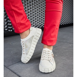 Baskets en cuir beige avec strass 2