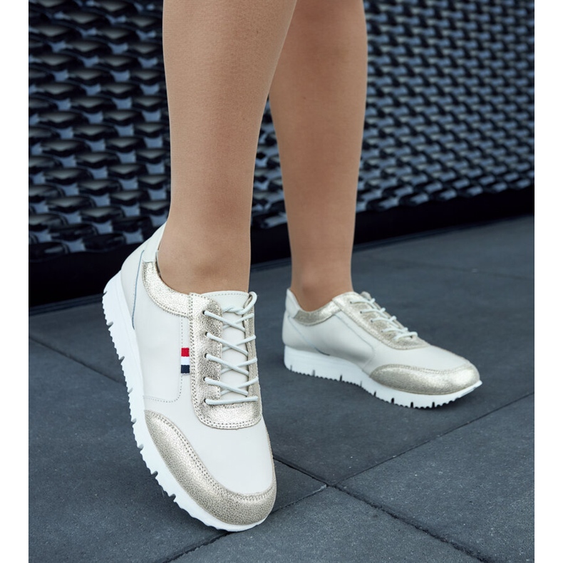 Baskets femme en cuir beige Adelfo 1