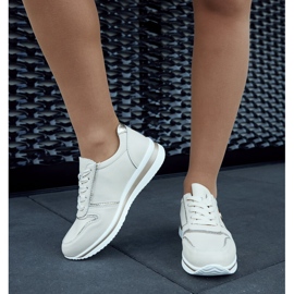 Baskets en cuir beige avec strass 1