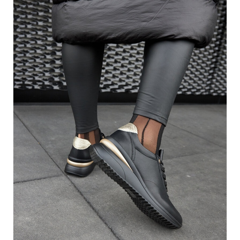 Baskets compensées en cuir noir par Federico le noir 1