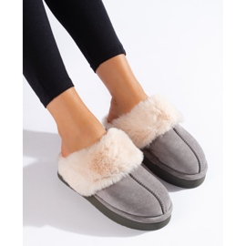 Peluches grises moelleuses sur la plateforme Shelovet 1