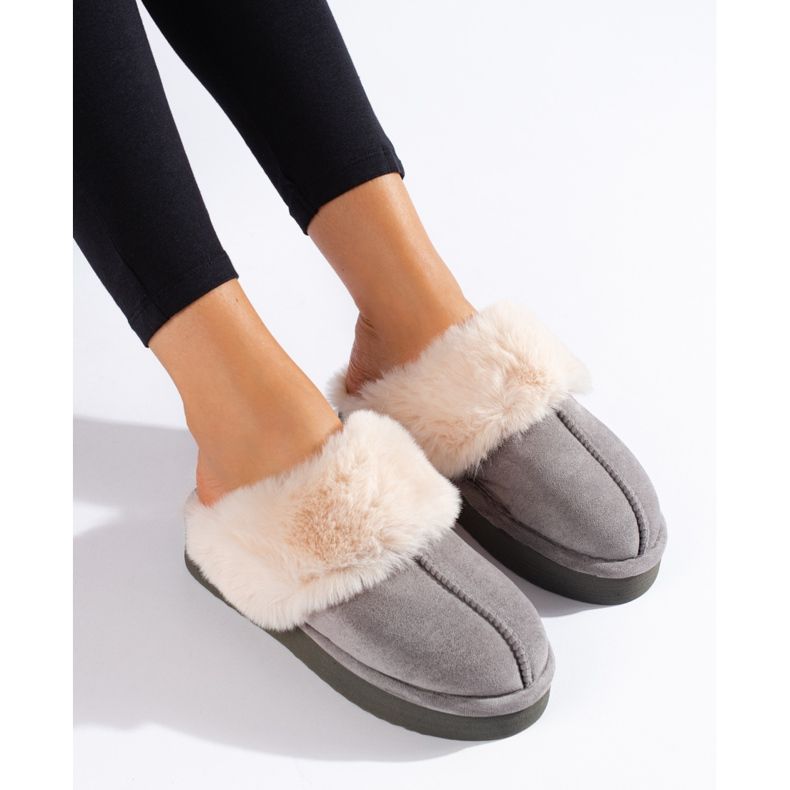 Peluches grises moelleuses sur la plateforme Shelovet 1