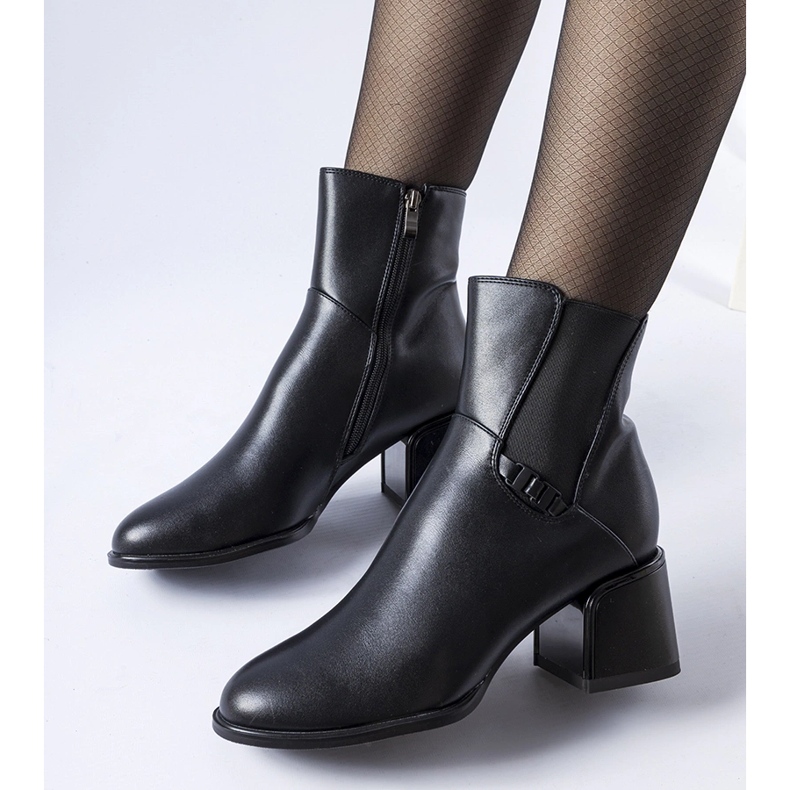 Bottines Collobiano isolées noires 1