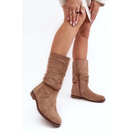 Bottes pour femmes beiges sur un talon plat avec une tige froncée Kotine 4