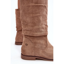 Bottes pour femmes beiges sur un talon plat avec une tige froncée Kotine 6