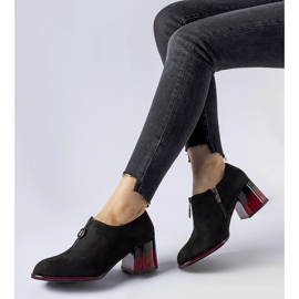 Bottines noires aux accents rouges de Allyriane 1
