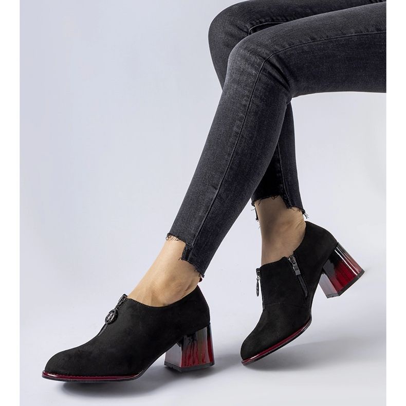 Bottines noires aux accents rouges de Allyriane 1