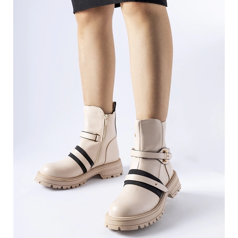 Bottes Laderoute isolées beiges 1
