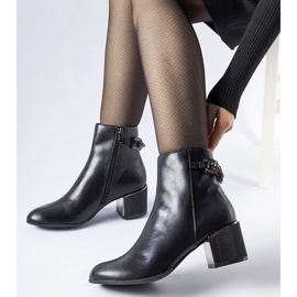 Bottines noires ornées d'une chaîne Fenughedu le noir 1