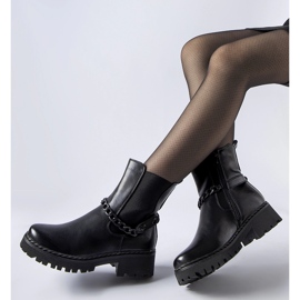 Bottes Classe isolées noires vernies 1