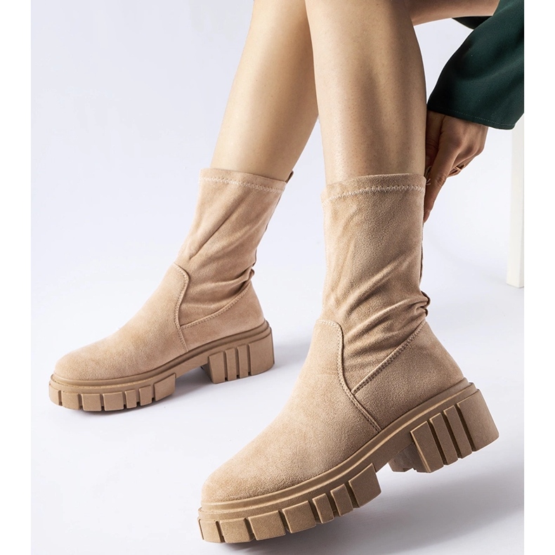 Bottines à enfiler en éco-daim Montefusco beiges 1