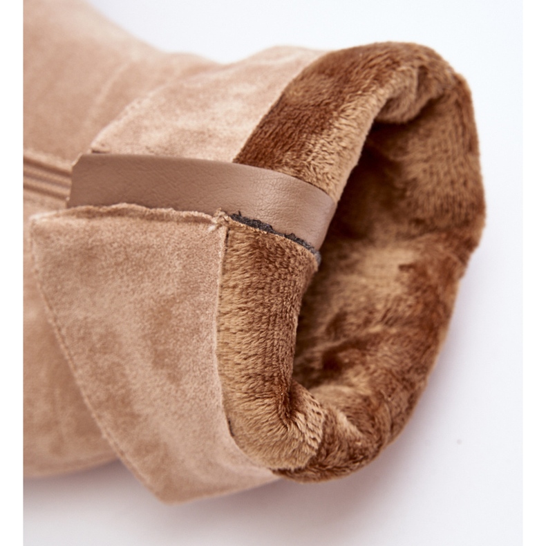 Bottes isolées beiges Shavy pour femmes avec une tige froncée sur un talon haut 1