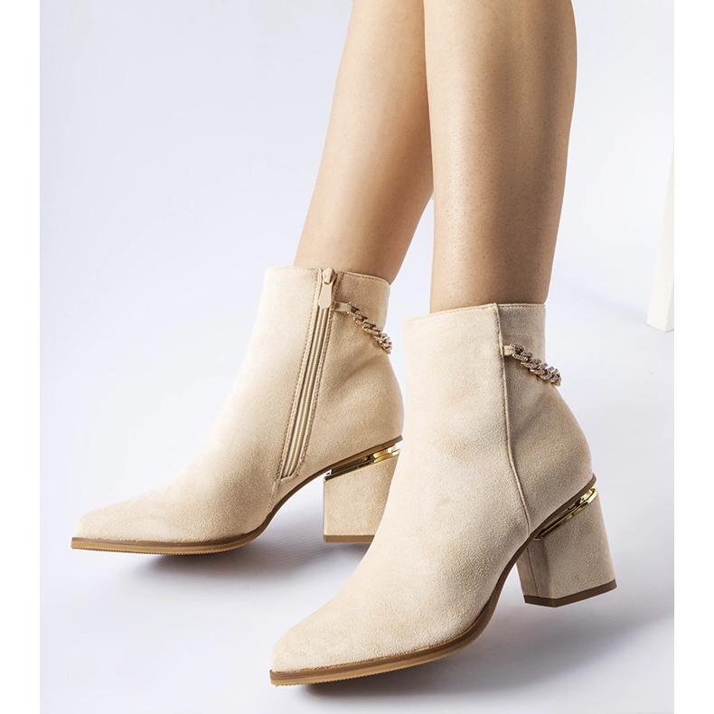 Bottines Hiney isolées beiges 1