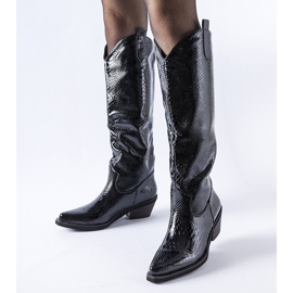 Bottes de cowboy Chapin isolées vernies noires 1