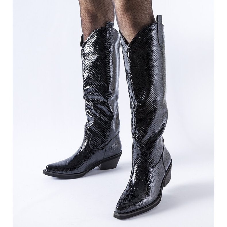 Bottes de cowboy Chapin isolées vernies noires 1