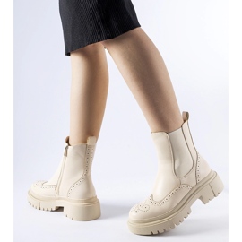 Bottines beiges ornées de surpiqûres Castella 1