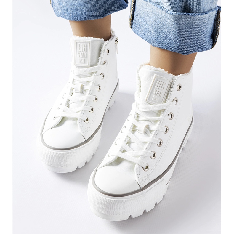 Baskets isolées blanches Big Star MM274037 1 Baskets isolées blanches Big Star MM274037 1