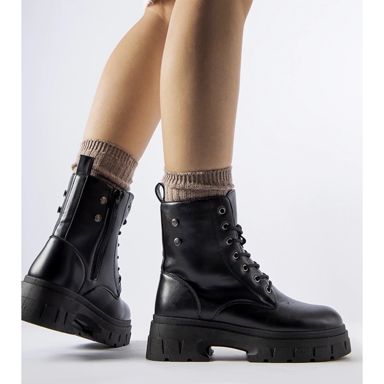 Chaussures de travail noires avec une semelle Melicucca plus épaisse 1