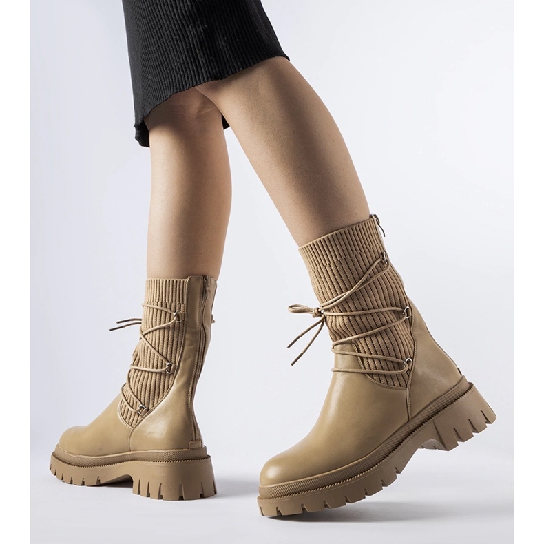 Bottines chaussettes beiges à liens par Eliot 1 Bottines chaussettes beiges à liens par Eliot 1