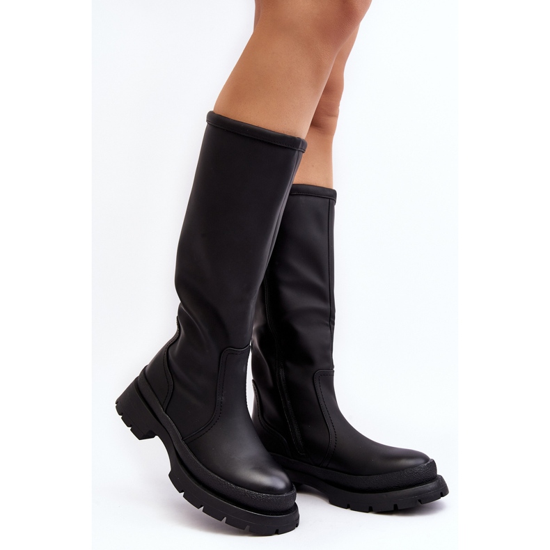 Bottes isolées noires à talons plats Desiren pour femmes 1