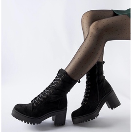 Bottes isolées noires à talon bas de Cotti le noir 1