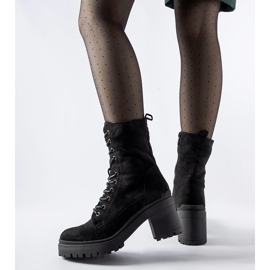 Bottes isolées noires à talon bas de Cotti le noir 2