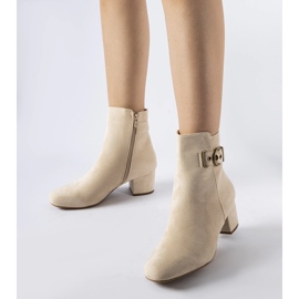 Bottines beiges à talons bas en éco-daim par Nemaha 1