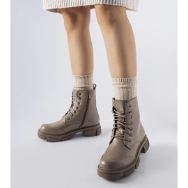 Travailleurs de Cunningham isolés gris et marron brun 1