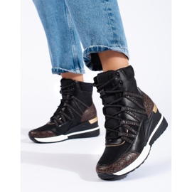 Bottes de sport pour femmes sur le coin Vinceza noir 1