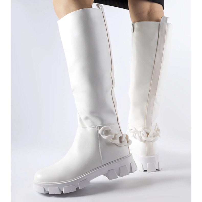 Bottines plates blanches avec chaîne d'Armand 1