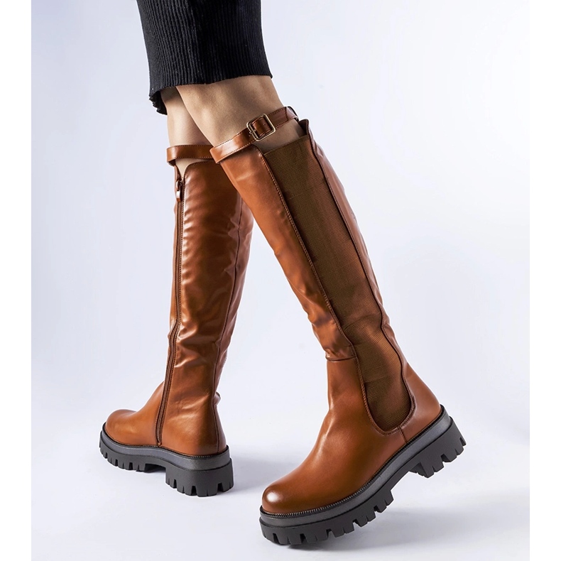 Boots massives marron ornées d'une ceinture Stuart brun 1