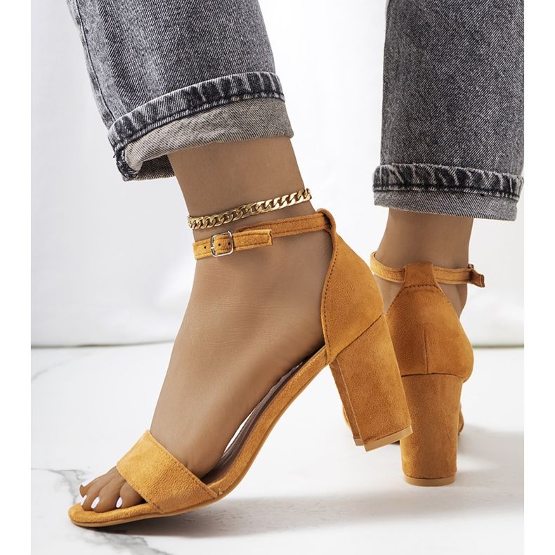 Sandales marron sur le post de Karella brun multicolore 1